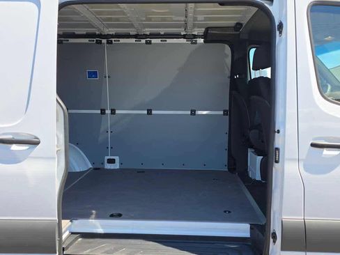 Used 2025 Mercedes-Benz Sprinter 2500 image 14