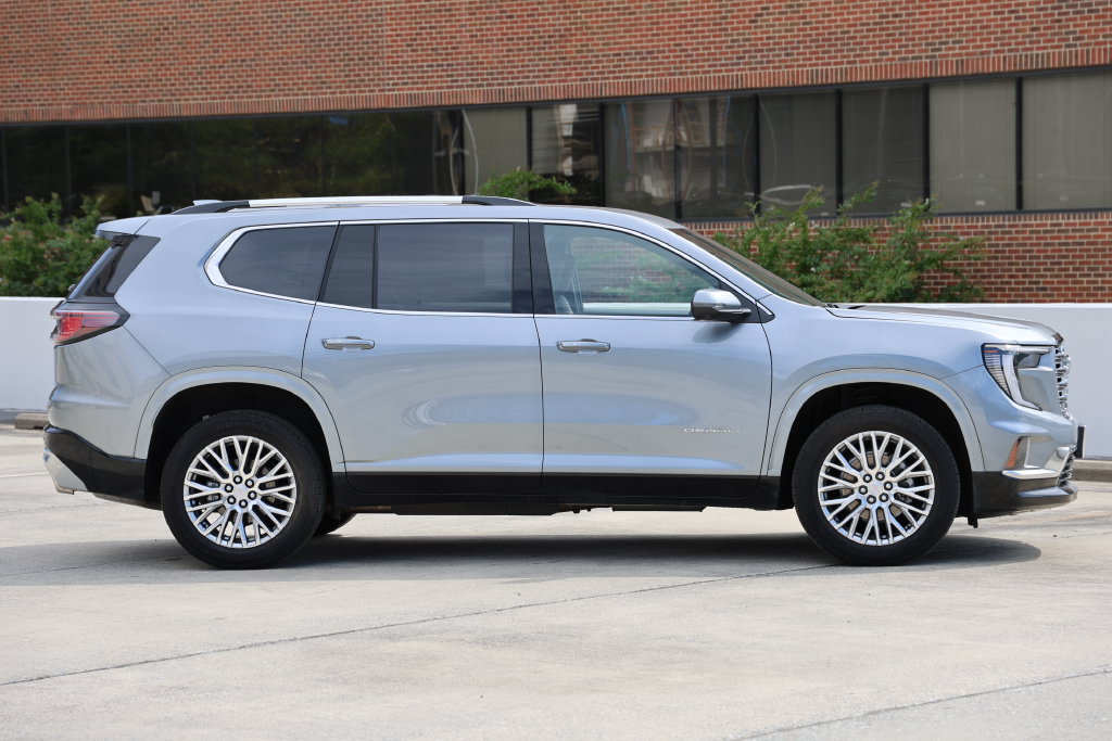 Used 2026 GMC Acadia Denali w/ LPO, Floor Liner Package AWD/4WD image 4