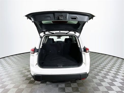 Used 2024 Nissan Rogue S image 25