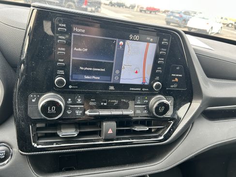 Used 2022 Toyota Highlander XSE FWD image 15