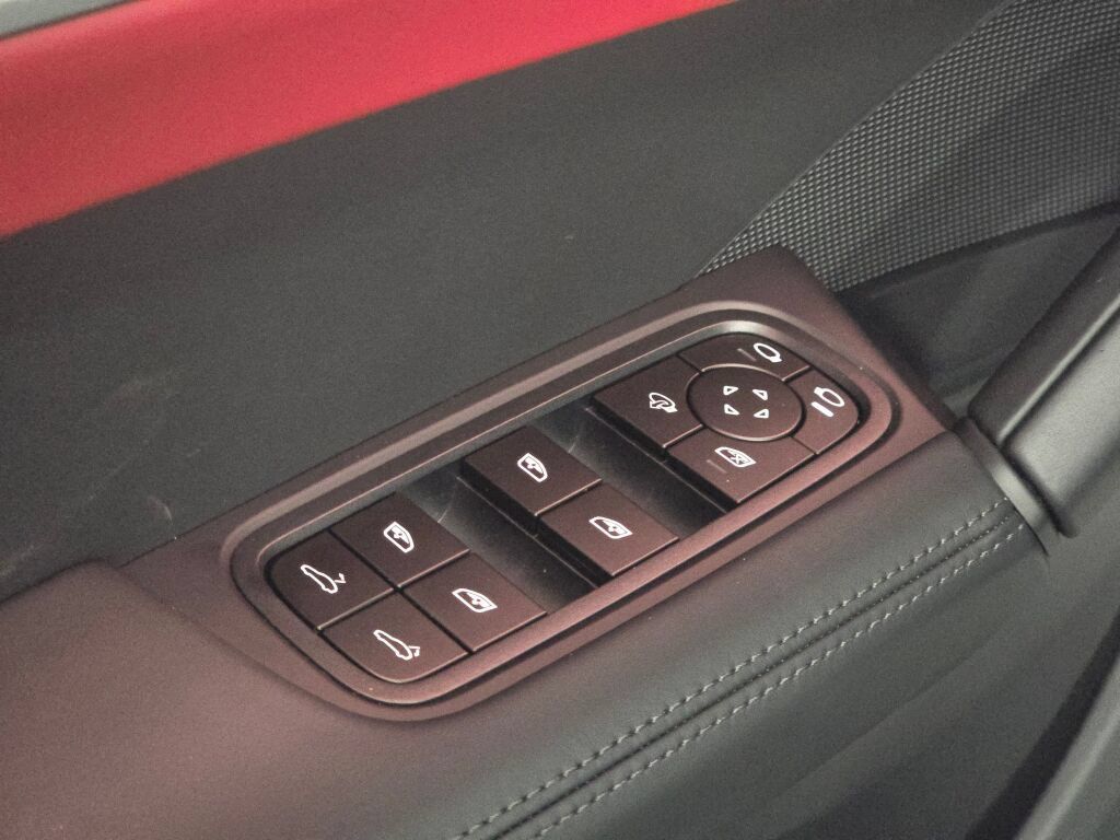 Certified 2026 Porsche Cayenne Coupe AWD/4WD image 37
