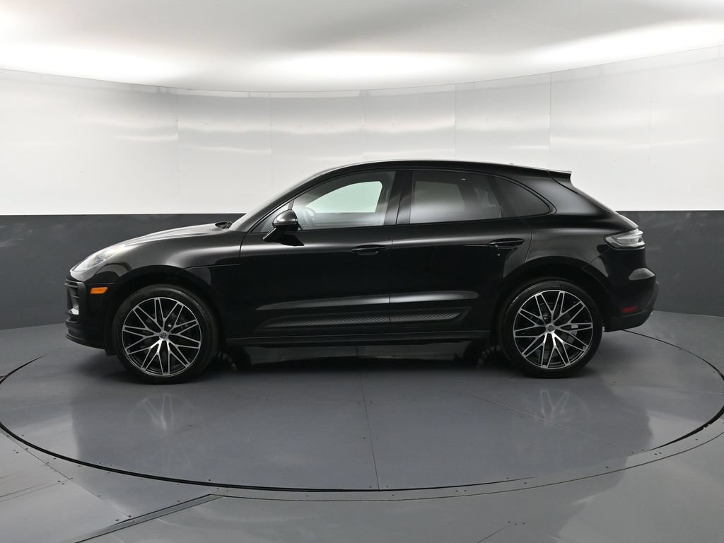 Certified 2026 Porsche Macan AWD/4WD image 2