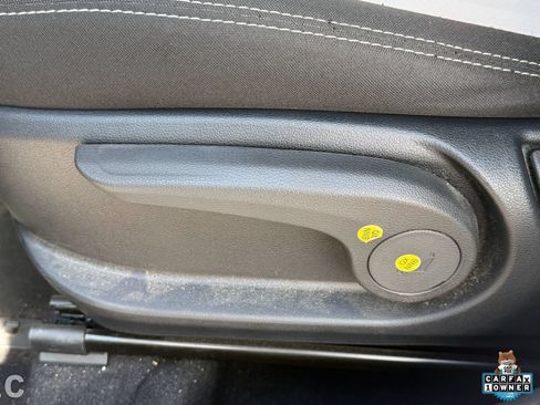 Used 2025 Hyundai Venue SEL FWD image 17
