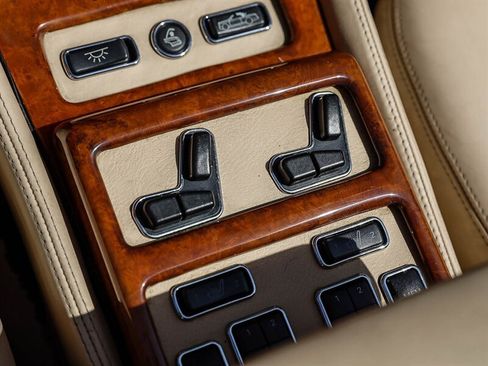 Used 2000 Rolls-Royce Corniche RWD image 31