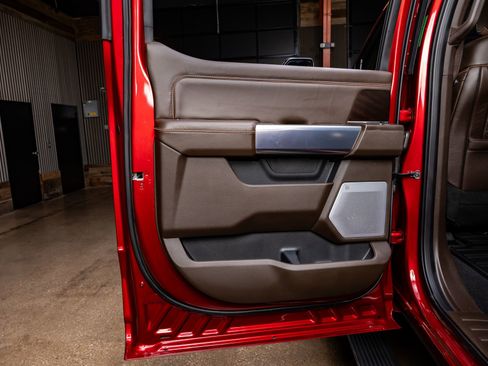 Used 2025 Ford F250 King Ranch w/ Chrome Package image 38