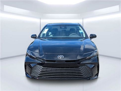 Used 2025 Toyota Camry LE image 8