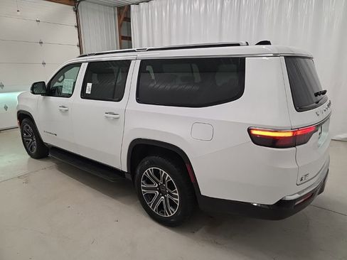 Used 2025 Jeep Wagoneer L 4WD image 3