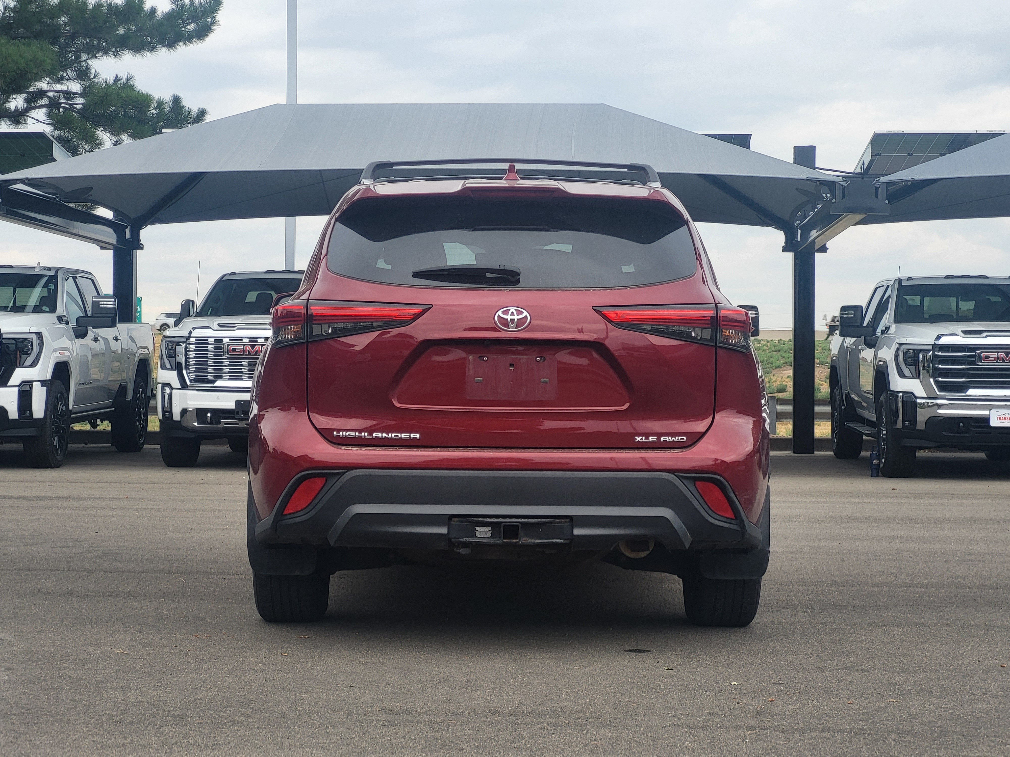 Used 2020 Toyota Highlander XLE AWD/4WD image 6
