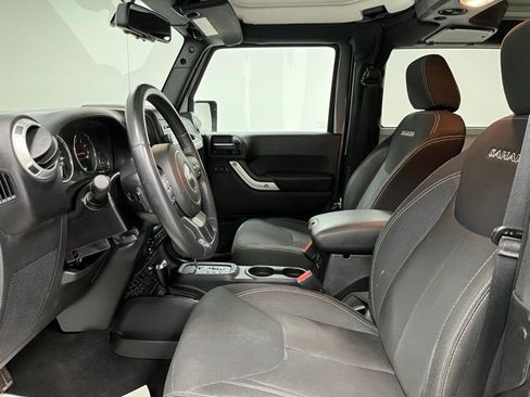 Used 2016 Jeep Wrangler Sahara w/ Connectivity Group AWD/4WD image 17