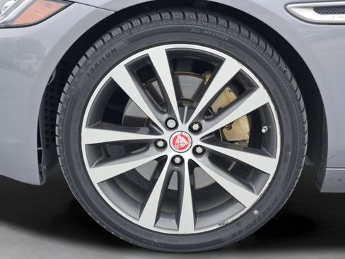 Used 2020 Jaguar XE S RWD image 31