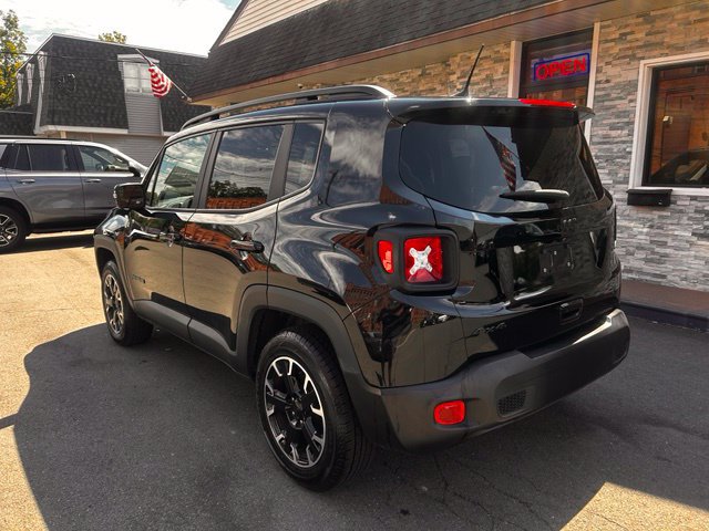 Used 2023 Jeep Renegade Latitude AWD/4WD image 5