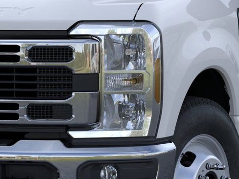 New 2025 Ford F350 XL w/ XL Chrome Package image 18