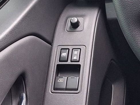 Used 2025 Nissan Frontier SV RWD image 11