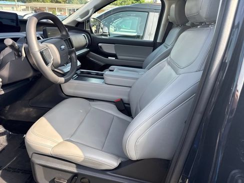 Used 2025 Ford Expedition Max Active RWD image 3