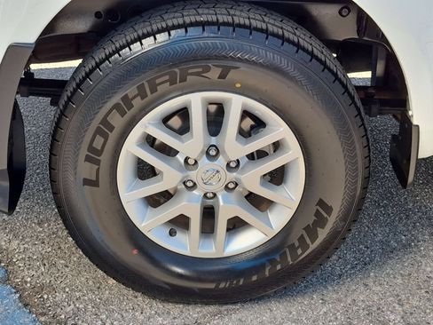 Used 2020 Nissan Frontier SV RWD image 9