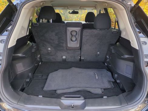 Used 2016 Nissan Rogue SV w/ SV Premium Package image 26