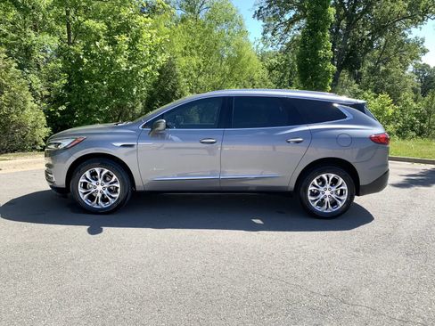 Used 2019 Buick Enclave Avenir w/ Avenir Technology Package FWD image 4