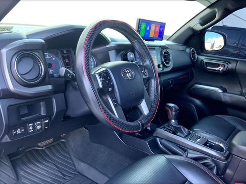 Used 2017 Toyota Tacoma TRD Pro AWD/4WD image 2