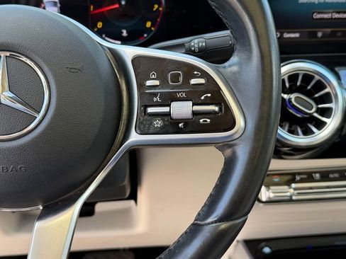 Used 2023 Mercedes-Benz GLA 250 4MATIC w/ Premium Package image 12