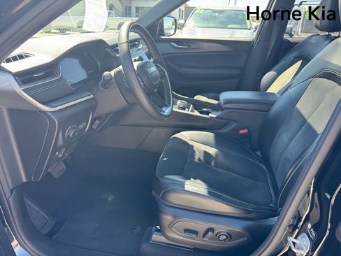 Used 2023 Jeep Grand Cherokee Altitude AWD/4WD image 10