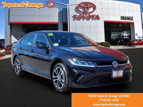 Used 2025 Volkswagen Jetta Sport FWD image 1