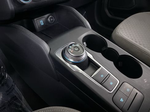 Used 2020 Ford Escape SE image 18