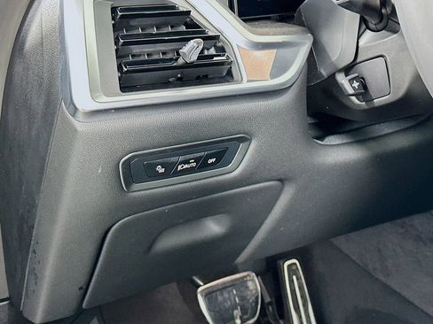 Used 2025 BMW X7 xDrive40i w/ M Sport Package image 10