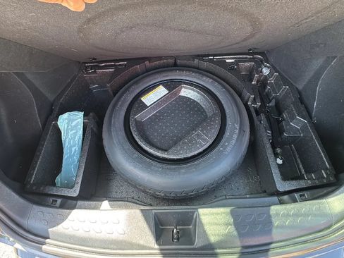Used 2021 Toyota C-HR LE FWD image 18