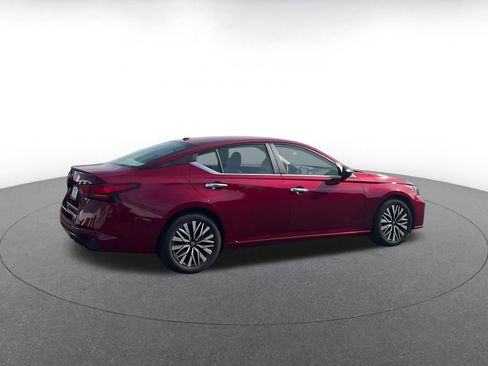 Used 2025 Nissan Altima 2.5 SV image 15
