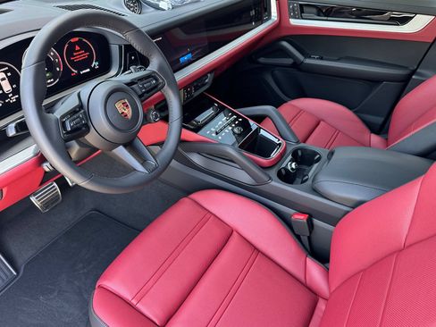 Used 2026 Porsche Cayenne E-Hybrid AWD/4WD image 4