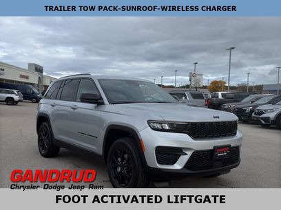 New 2025 Jeep Grand Cherokee Altitude w/ Trailer Tow Package