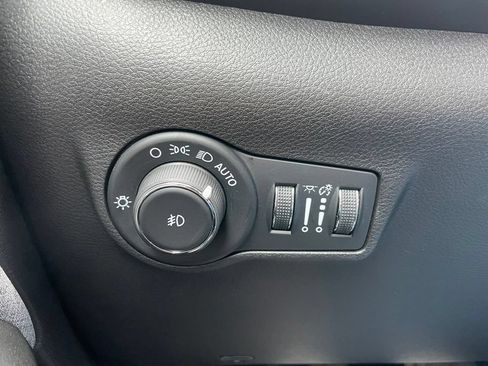 Used 2024 Jeep Compass Latitude AWD/4WD image 36