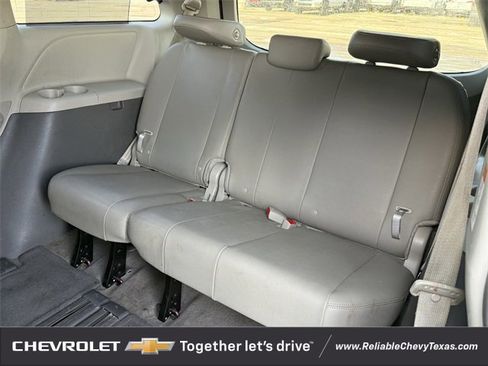 Used 2017 Toyota Sienna XLE image 34