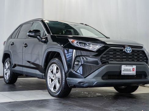 Used 2021 Toyota RAV4 XLE Premium image 1