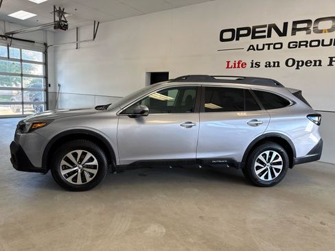 Used 2022 Subaru Outback Premium AWD/4WD image 4