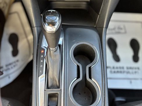 Used 2018 Chevrolet Equinox LT FWD image 13