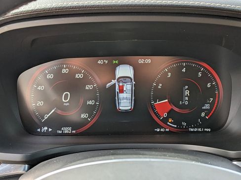 Used 2021 Volvo V60 T5 Cross Country image 15