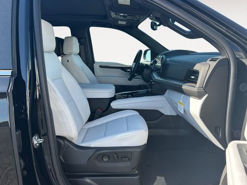 New 2025 Chevrolet Suburban Premier image 10