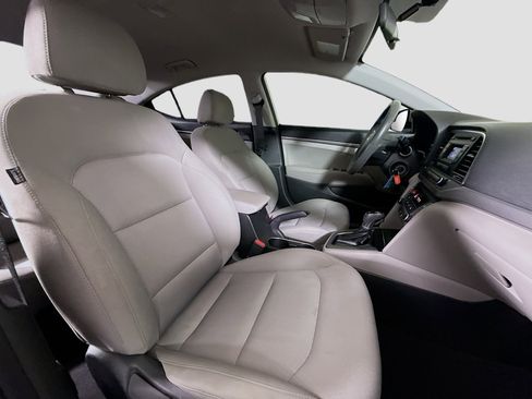Used 2018 Hyundai Elantra SE image 27