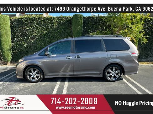 Used 2017 Toyota Sienna SE Premium w/ Cargo Management Package FWD image 10