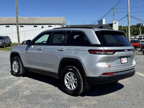 New 2025 Jeep Grand Cherokee Laredo w/ Luxury Tech Group I AWD/4WD image 21