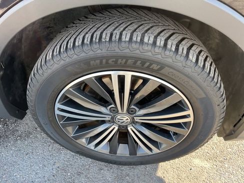 Used 2018 Volkswagen Tiguan SEL Premium image 15