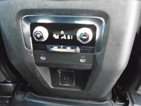 Used 2023 GMC Yukon SLT AWD/4WD image 36