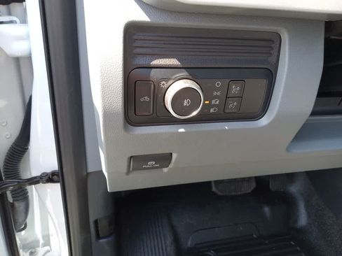 Used 2024 Ford F250 XL w/ XL Driver Assist Package AWD/4WD image 18