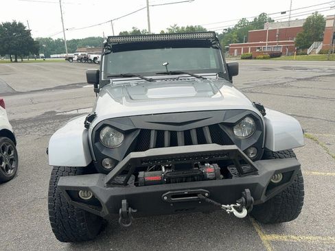 Used 2017 Jeep Wrangler Unlimited Sahara AWD/4WD image 7