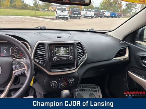 Used 2018 Jeep Cherokee Latitude image 26