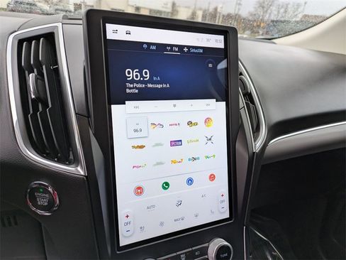 Used 2022 Ford Edge Titanium image 22