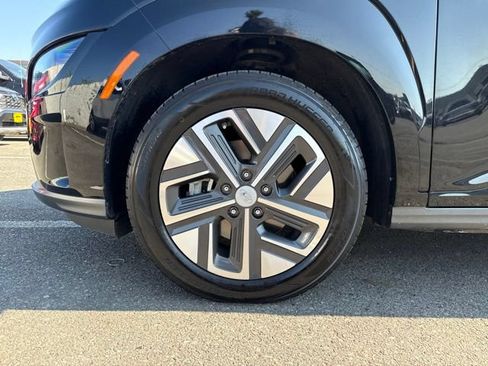Used 2023 Hyundai Kona SE FWD image 15