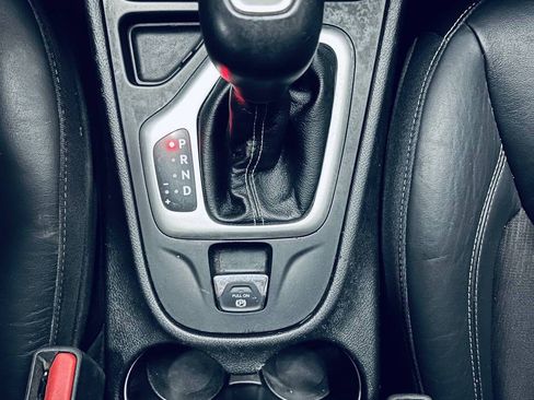 Used 2018 Jeep Cherokee Latitude Plus FWD image 29