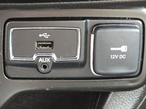 Used 2022 Jeep Renegade Limited image 8